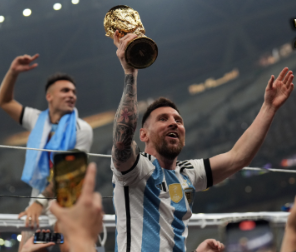 Scaloni says he'd be happy if Messi goes to the 2026 World Cup